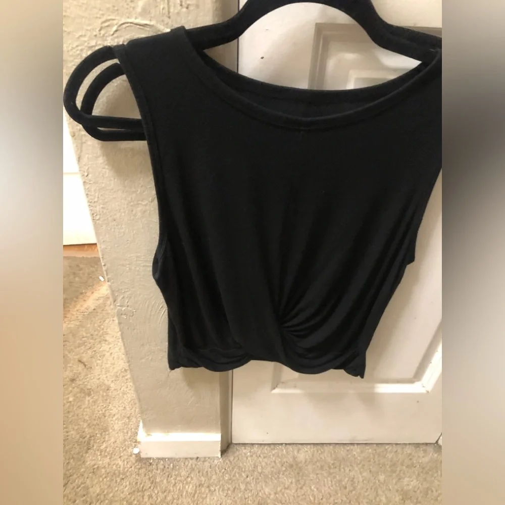 ALO Yoga Black Sleeveless Twist-Front Tank top size Small